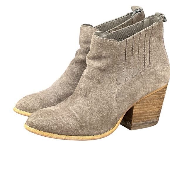 Amelia Grace booties 7M leather upper 2 1/2" heel beige color - Picture 3 of 13